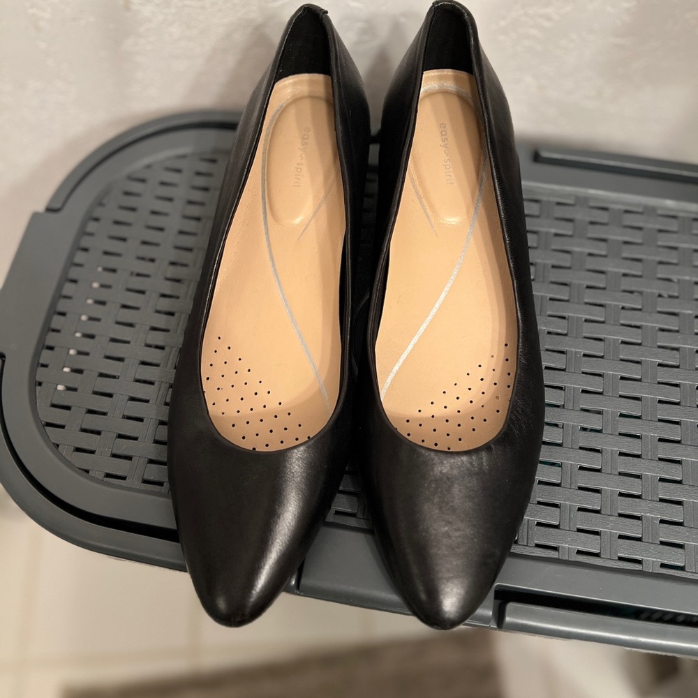Easy Spirit Black Leather Women's Shoes 9M Caldise Pump